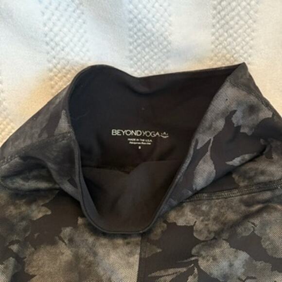 new beyond yoga tie dye leggings size small - Picture 3 of 4